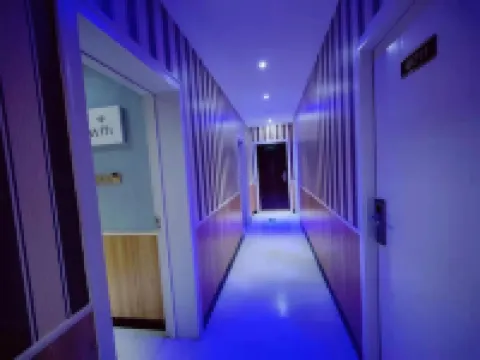 Youth Hotel (Shenqiu North Station Longding Guomao)