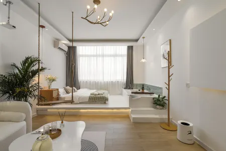 Qianxun Designer Homestay (Dengzhou Guangyi Sleepless City Branch) Отели рядом с достопримечательностью «Nanyang Vocational College of Science and Technology»