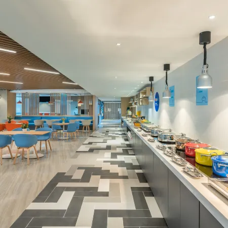 Holiday Inn Express Yangjiang City (Yuanyang Lake, Yangjiang Government)