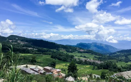 Yuanyang Yuanshe Mulaya Homestay (Terraced Field Scenic Area) Отели рядом с достопримечательностью «Pu Gao Lao Zhai»