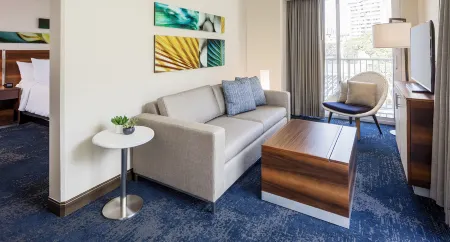 Hilton Garden Inn Waikiki Beach, Honolulu Отели рядом с достопримечательностью «Lucoral Museum»