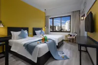 Mengjing Rainbow Hotel (Kunming Station Huancheng South Road Subway Station)