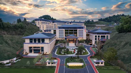 DIANJUN TAOHUALING HOTEL Отели рядом с достопримечательностью «Mojishan Forest Park»