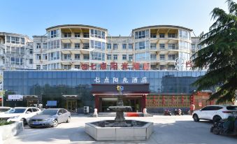 Seven o'clock Sunshine E-sports Hotel (Hebi Xinghe Street Yulong Shopping Center)