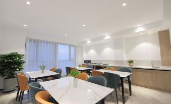 Spruce City Light Luxury Apartment (Changchun Jingyue Mingyu Square Branch)