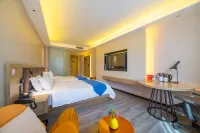 Lexuan Holiday Hotel (Yangjiang Jingyuan City Shopping Center)