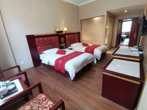 Deqin Kangba Business Hotel