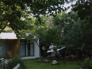 Huocheng Yezhiruoting Homestay