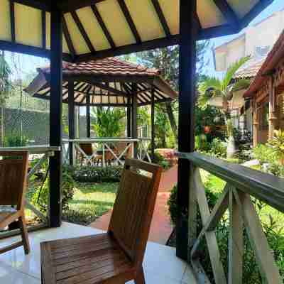 Bentani Hotel & Residence Hotel Exterior