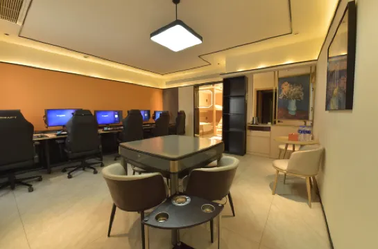 Supreme E-sports Hotel (Guiyang Spray Pool)