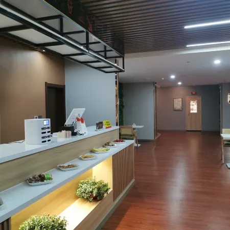 Coast International Hotel (Qingyun Beihai Park)