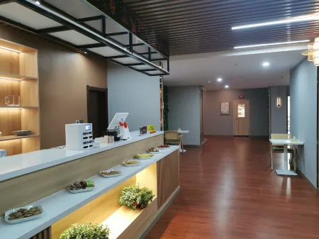 Coast International Hotel (Qingyun Beihai Park) Отели в г. Цинюньсянь