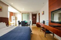The Wall Street Holiday Hotel