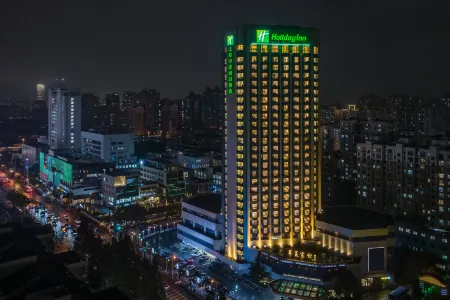 Holiday Inn Shanghai Huaxia Отели рядом с достопримечательностью «Shanghai Harbor Longwu Harbor Company Wharf»