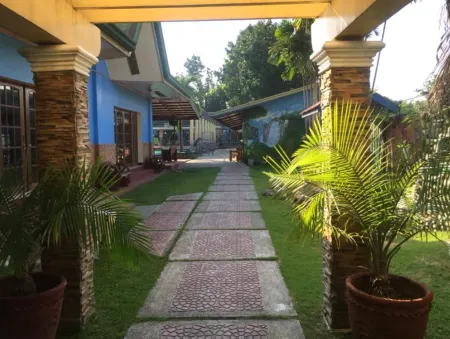 RedDoorz @ Alcala Garden Resort Отели рядом с достопримечательностью «399 lepa»