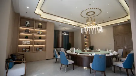 Aral Taheguanlan Hotel Отели в г. Алаэр