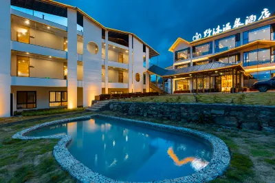 YEMU  HOT  SPRING  HOTEL Hotels in Zhonggu Village/Mugecuo