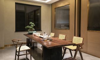 Four Seasons Hotel