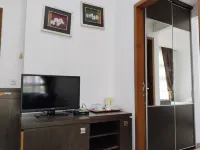 Twin Guest House Grand Wisata Hotels near Cibeureum Lake