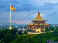 Kuching City Center Riverbank Suites With Marvelous River View Hotel di Kuching Division