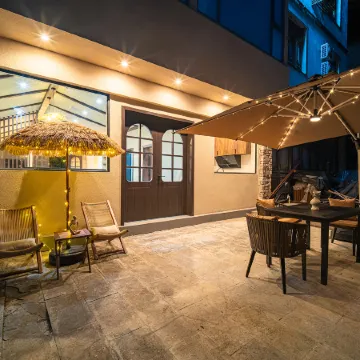 Yueting Nanshe (Libo Xiaoqikong East Gate)