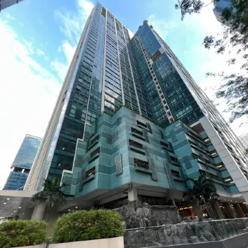 Thompson Suites BGC (One Uptown Residences)