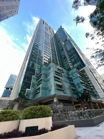 Thompson Suites BGC (One Uptown Residences) Отели рядом с достопримечательностью «Citi Plaza»
