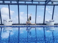 GM International Hotel and Apartment - مسبح على السطح