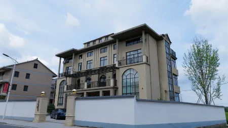 Zhiyuan Homestay (Hangzhou Tonglu East Station Jiangnan Town) Отели рядом с достопримечательностью «Dipucun»