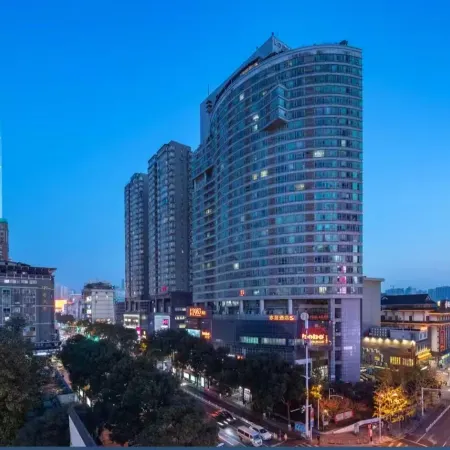 Sunshine Ninety-Nine B&B Hotel (Changsha Wuyi Square IFS International Financial Center)