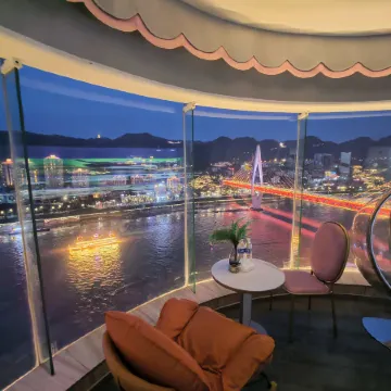 DaYin Hidden in City River View Cinema-style Homestay (Chongqing Jiefangbei Chaotianmen Square)