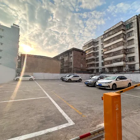 GreenTree lnn (Yulin Golden City Center Pedestrian Street Store)