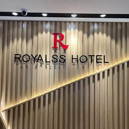 R ROYALSS HOTEL Отели в г. Урумчи