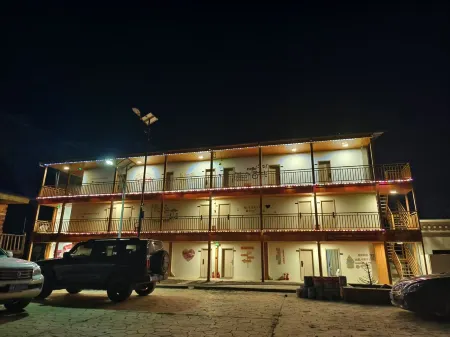 Lin Hu  JIu  DIan Отели рядом с достопримечательностью «Ranwu Lake International Self-Driving Campground»