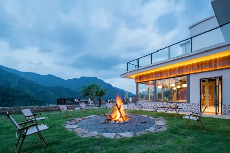 Mu Yun Wan Hostel, Shennongjia (Huong Khe Yuen Scenic Spot Shop) Отели рядом с достопримечательностью «Muyu Town»