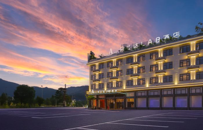 Dulanda LAB Hotel (Hengdian World Studios Branch)
