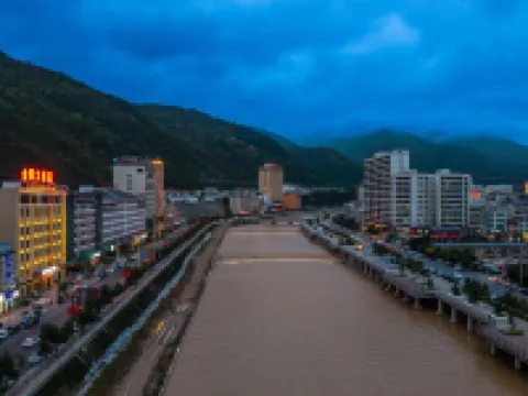 Dangchang Jinhui Hotel Hotels near Eman Valley Glass Bridge
