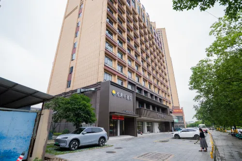Guijinghua Hotel (Guilin High-Speed Railway North Station)