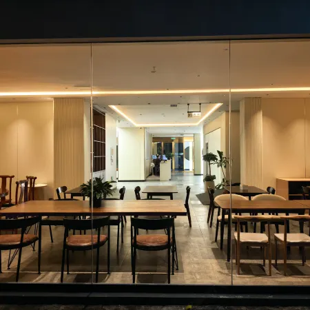 Yanming She Hotel (Ten-Mile Gallery)