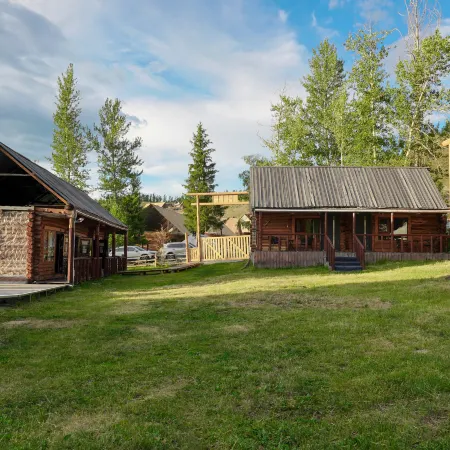 Baihaba Songjian Traditional Mountain Residence