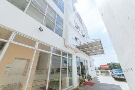 RedDoorz Plus @ San Roque Roxas City Отели в г. Роксас Сити