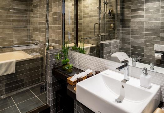 호텔 욕실 전경