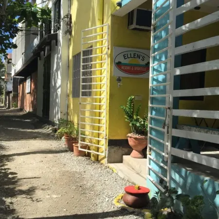 Ellen's Apartelle