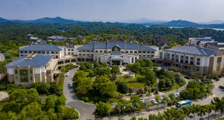 Metropark Longhua Hotel Отели в г. Синьюй