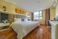 Ease Hotel (Yidu Yasi International Plaza)