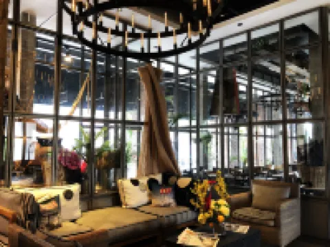 เอ็มบูทีคสเตชั่น 18 โรงแรมในอีโปะฮ์