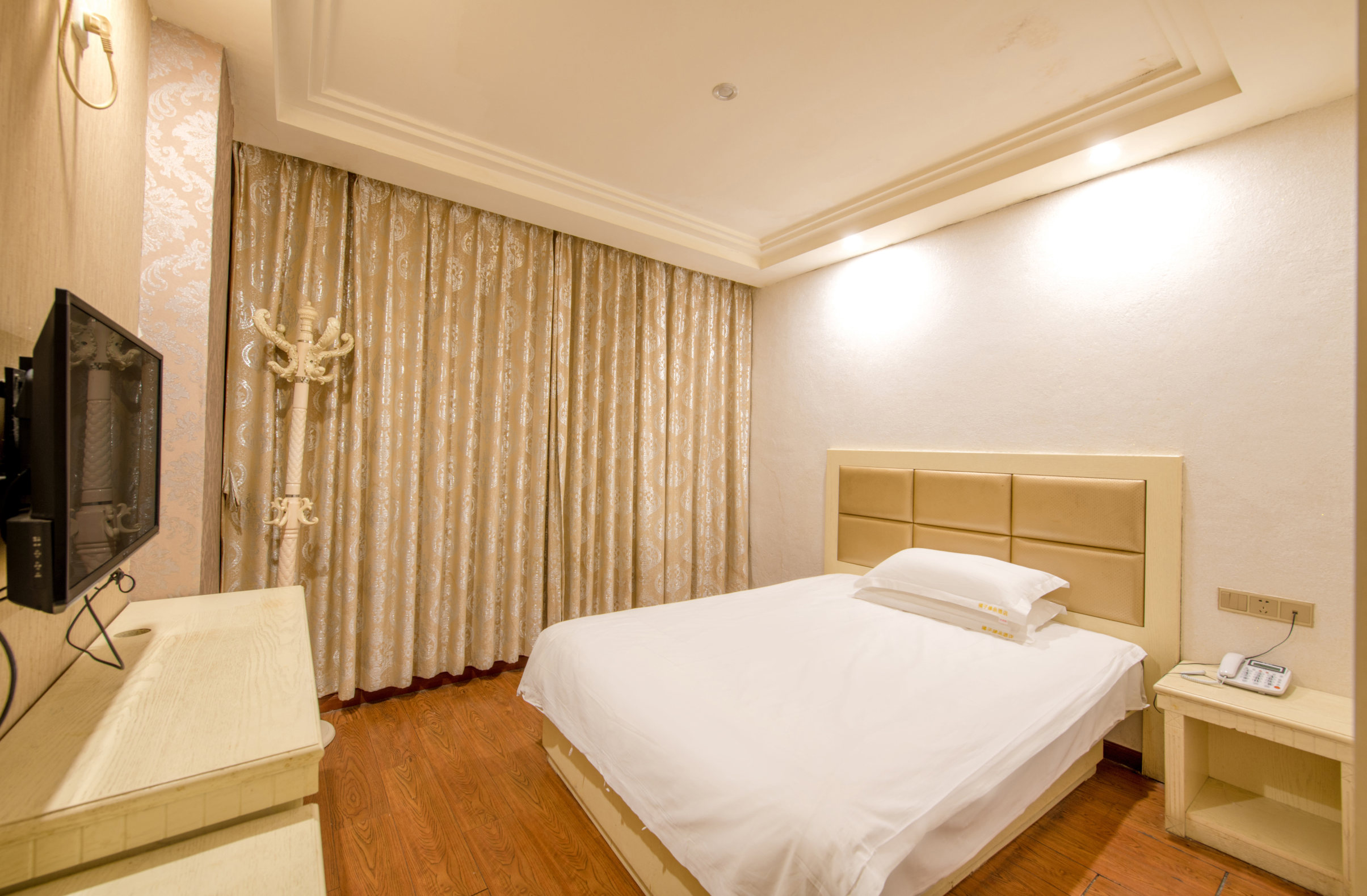 Orange Zhenpin Hotel (Linhai Lucheng store) Hotel Overview