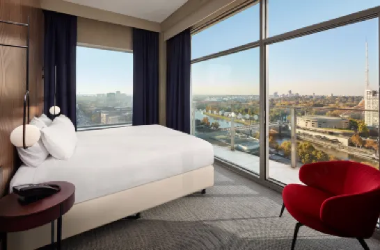 DoubleTree by Hilton Melbourne Hotels near Eureka Tower