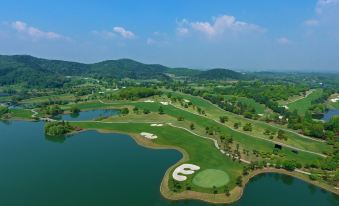 Gingko Lake Resort Hotel Villa