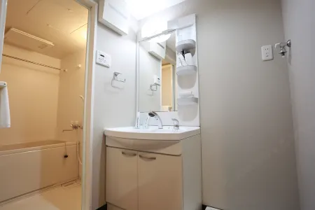 The Base Sakai Higashi Apartment Hotel Отели рядом с достопримечательностью «Sakai Plaza of Rikyu and Akiko»